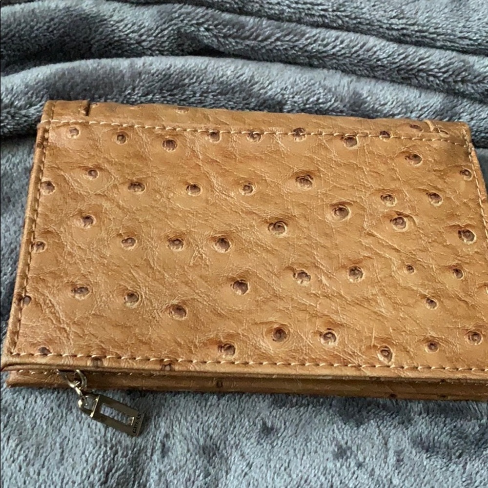 Guess (2) - Picture 2 of 6